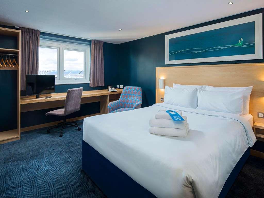 Travelodge كيلتنهام الغرفة الصورة