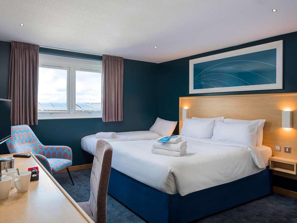 Travelodge كيلتنهام الغرفة الصورة