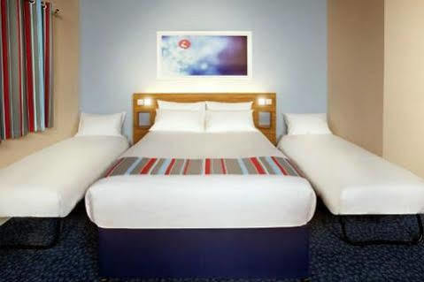 Travelodge كيلتنهام المظهر الخارجي الصورة
