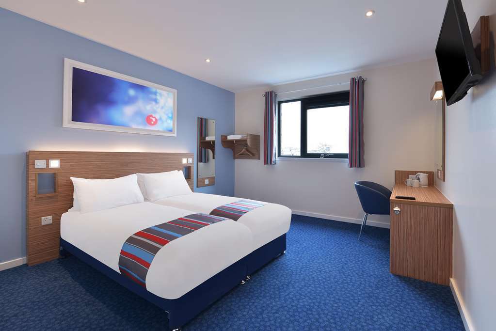 Travelodge كيلتنهام الغرفة الصورة