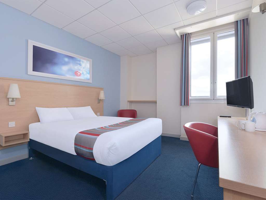 Travelodge كيلتنهام الغرفة الصورة