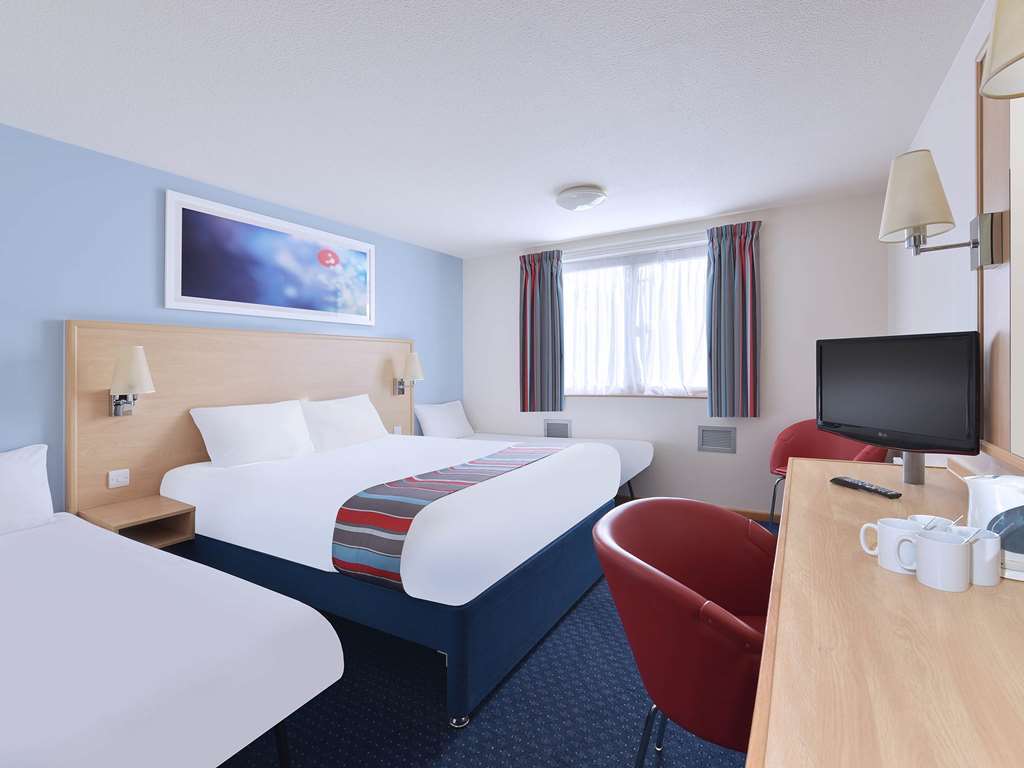 Travelodge كيلتنهام الغرفة الصورة